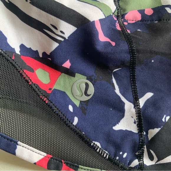 lululemon athletica Multicolor Camo Women Shorts - Picture 10 of 10